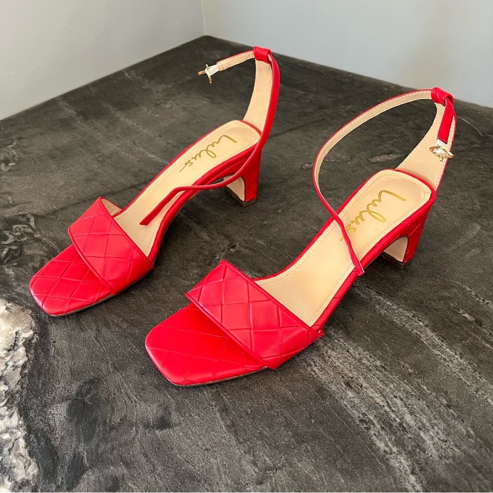 Lulus heels in brand new condition!
